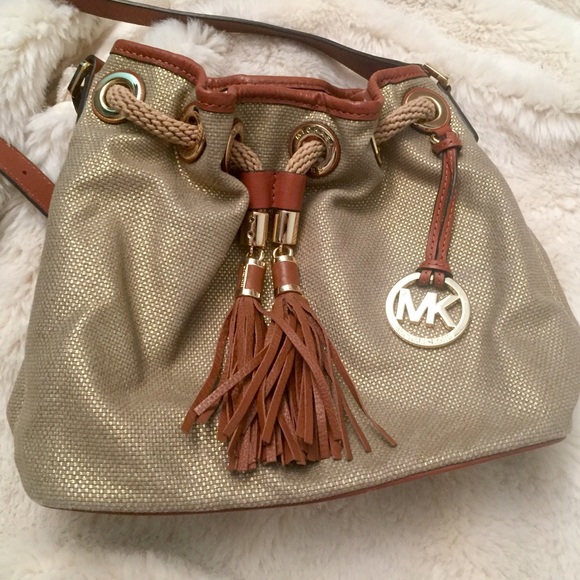 Michael Kors Handbags - Michael Kors Crossbody Drawstring Purse✨